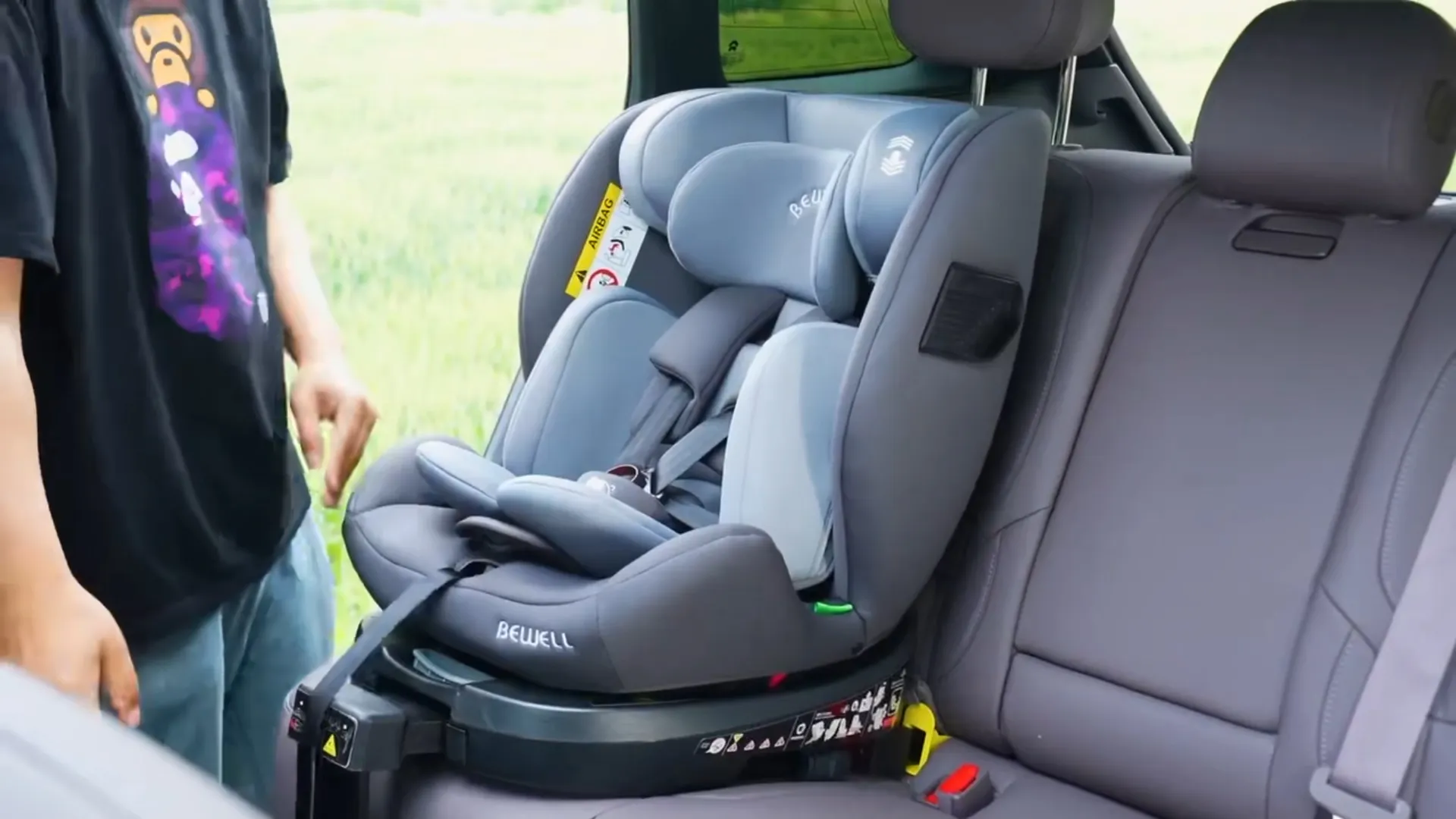 ISOFIX v primerjavi z namestitvijo varnostnega pasu: kaj je varnejše? (Vodnik 2026)